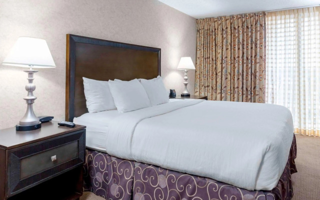 Embassy Suites Kansas City Plaza