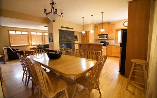 Boomerang Chalets by FCR