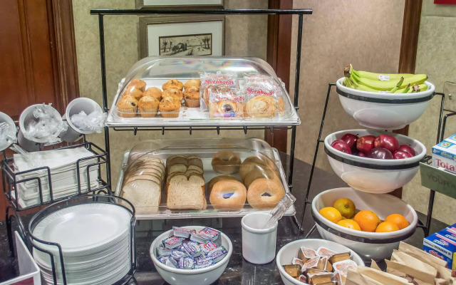 Days Inn by Wyndham Austintown