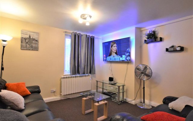 London Zone 2 Lovely 4 bedroom Apartment - 3 Trowbridge Road