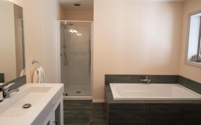 Golden Paradise - Rangihaeata Holiday Home