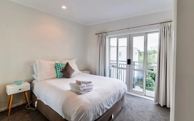 Modern and Central 2 Bedroom Home in Epsom