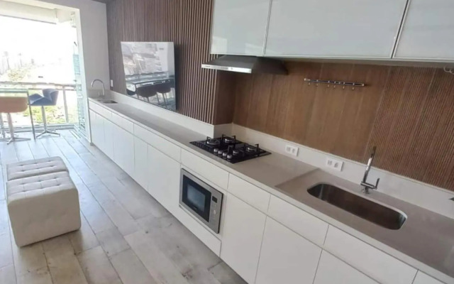 Condomínio de Luxo em Frente à Praia (novinho)