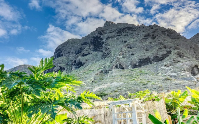 Special Home w Tropical Garden Near Seaside