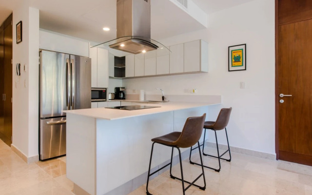 Location - 2 bdr - Rooftop Pool w Sea View - C306