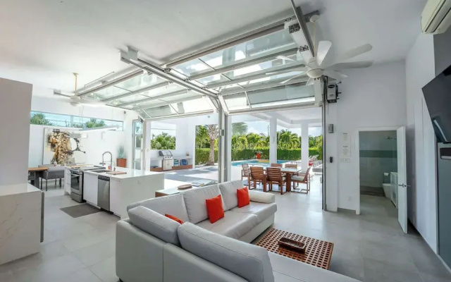 Vacation Villa, Oceanview and Hotel Amenities v1