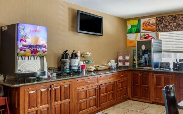 Quality Inn Russellville I-40