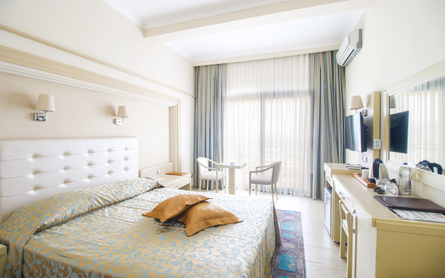 Azka Hotel