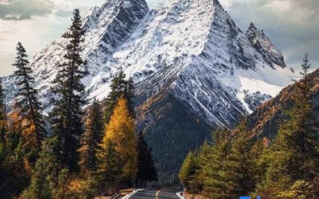 September Mountain Art Hotel