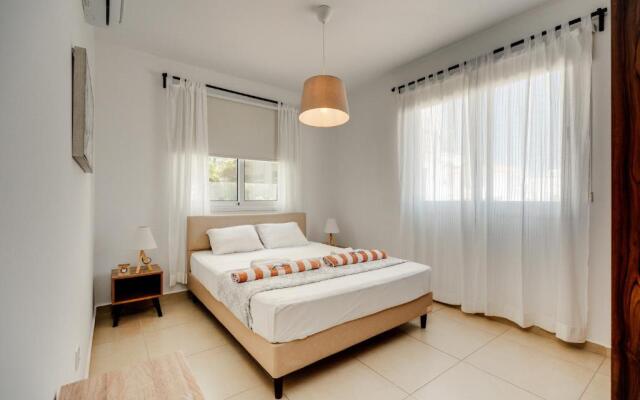 SunnyVillas: 2BR Mythical Apt*Swimming Pool*AK04