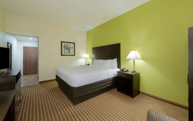 La Quinta Inn & Suites by Wyndham Columbus - Grove City