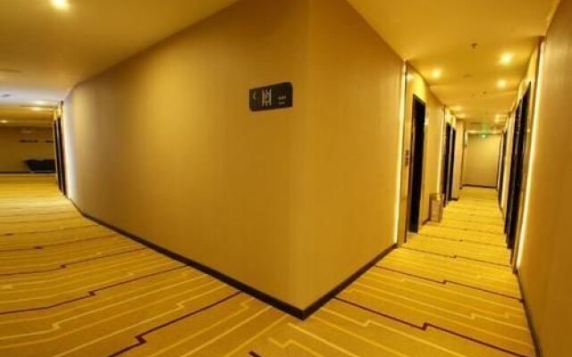 Lavande Hotel (Guangzhou South High-Speed Railway Station Shibi Metro Station)