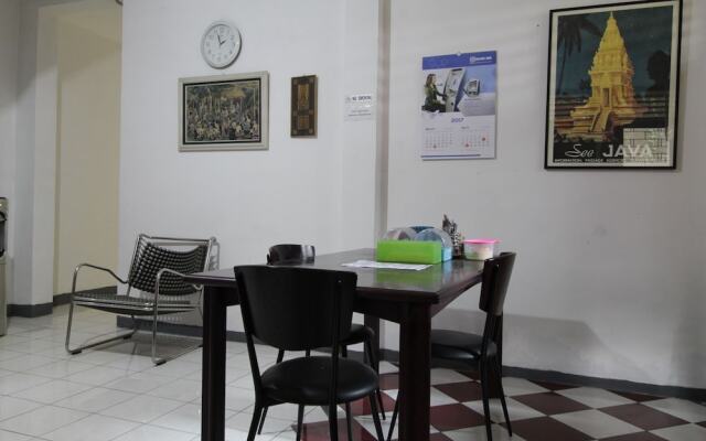 RedDoorz @ Jalan Bangka 2