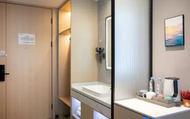 VX Hotel (Shanghai ENT Hospital Pujiang Branch)