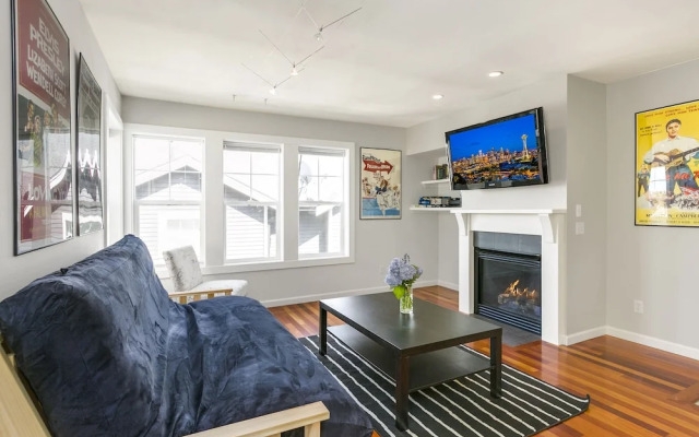 Seattle Vacation Home: The Library