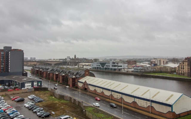 Stunning 3 BR Penthouse Apartment, River View