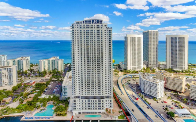 Luxury 1Br-Front Intracoastal View Balcony Pools