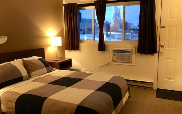 The Canterbury Inn of Downtown Invermere