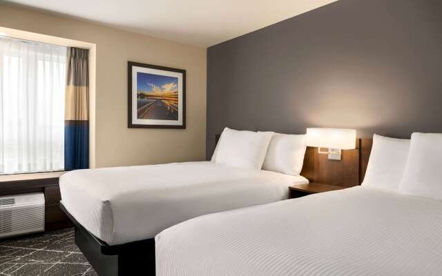 Microtel Inn & Suites by Wyndham Aurora