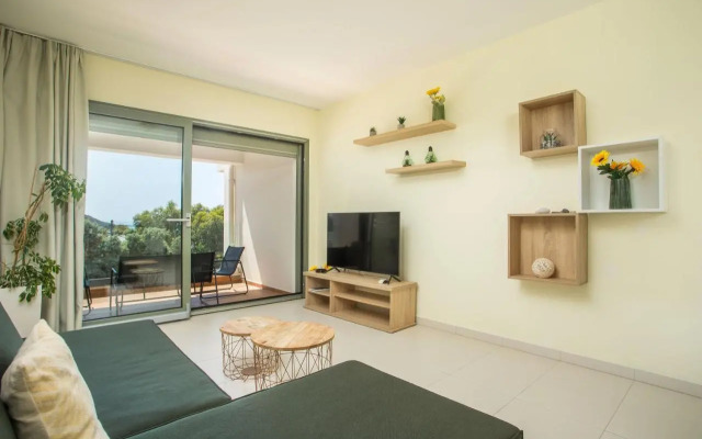 Eden Sunflower - Luxurious Apartment with Sea View