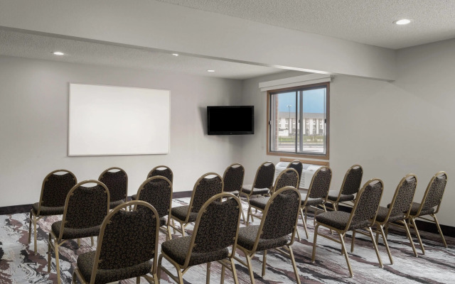 Ramada by Wyndham Cedar Rapids South