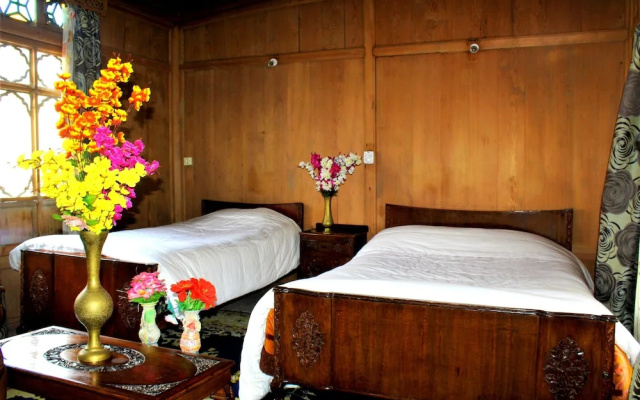 Appollo eleven group of houseboats – Guest Rooms – Srinagar