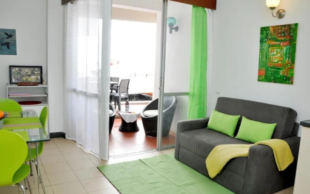 Sunny Apartment with pool by the sea