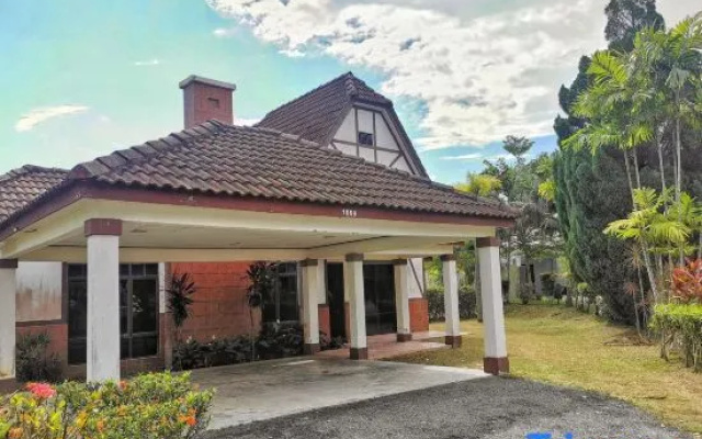 Yussy Homestay at Afamosa Villa