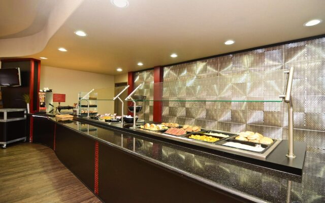 Best Western Premier Crown Chase Inn & Suites