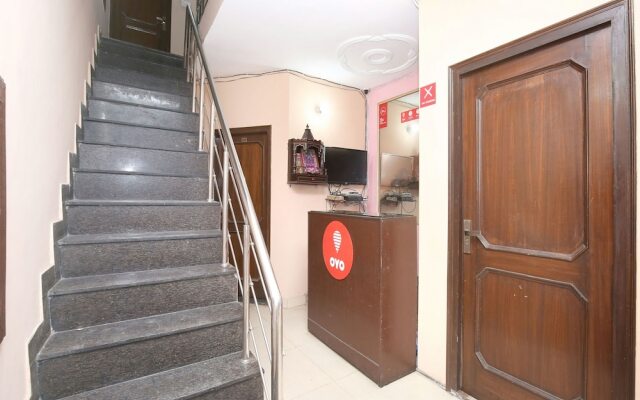 OYO 13700 Hotel Star Palace