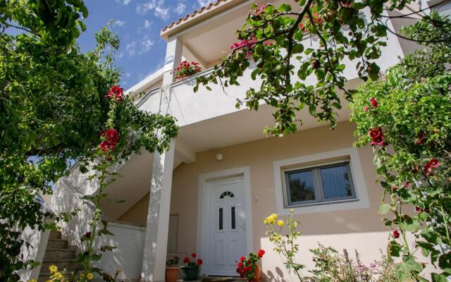 Ana - Great Location, Near the Beach - A1