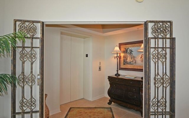 The Gem - 3 Br condo by RedAwning