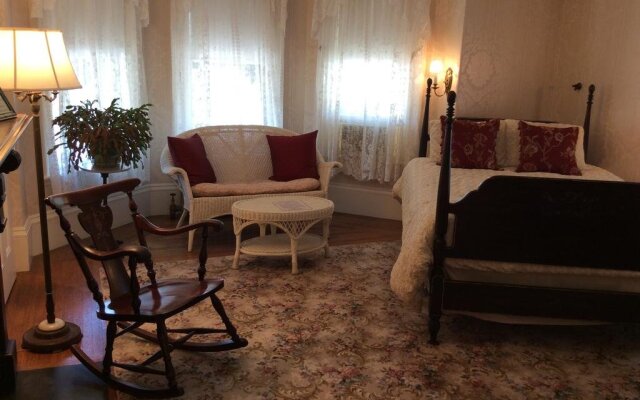 Coach House Inn