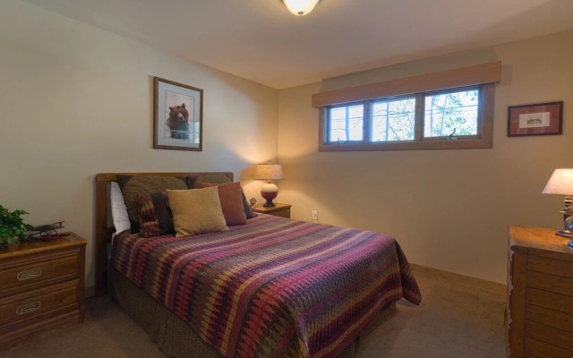 Lakefront Home, Private Hot Tub,marina..