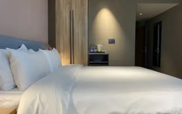 Homeinn (Xuzhou Feng County Zhongyang Avenue Wuyue Plaza Store)