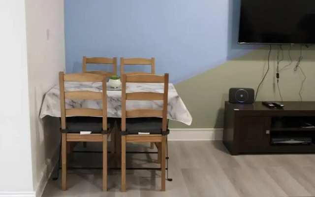 Stunning 2-bed Ground Floor Apartment in Romford