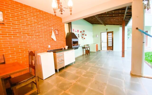 Casa confortável com churrasqueira na Granja Viana