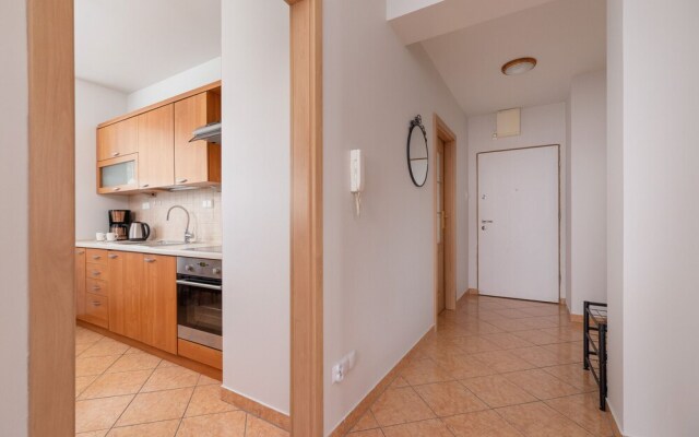 Cozy Apartment Chmieleniec by Renters