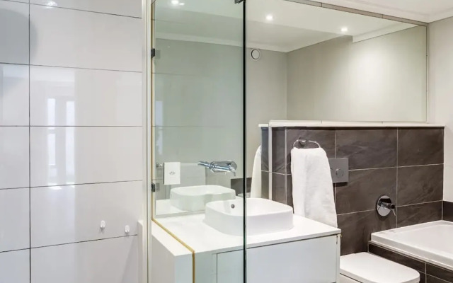 Tranquil Escape in Sea Point Aureto