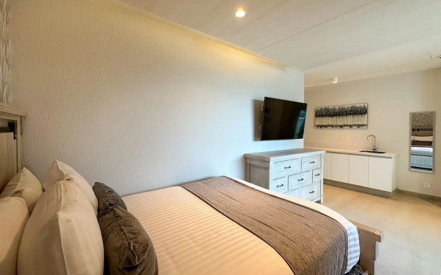 New 3BR Ground Floor Las Palomas Condo