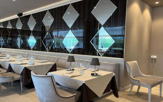 M2 Hotel