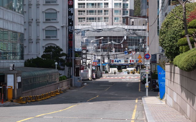 Dongbaekseom Guest House