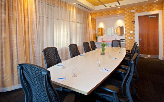 Hotel Indigo Columbus Architectural Center by IHG