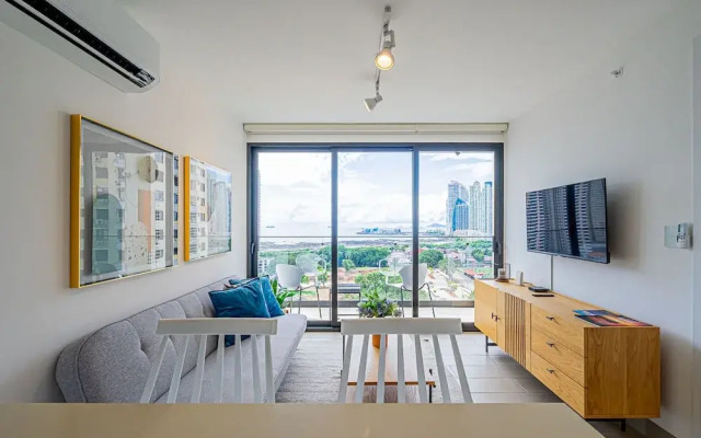 w Majestic 1BR w Stunning Balcony View