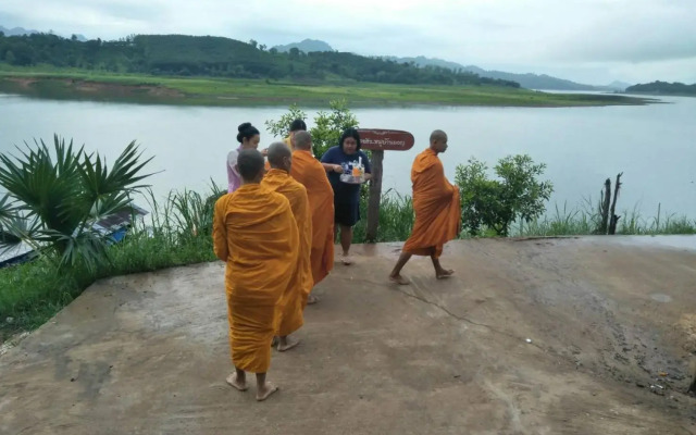 Baan Dongsak River view
