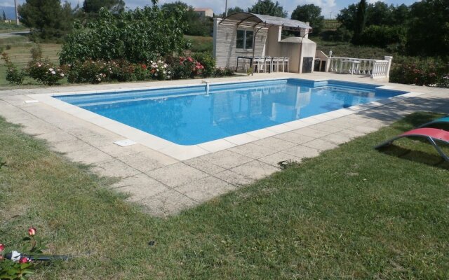 Villa With 3 Bedrooms In La Tour D'aigues, With Private Pool, Furnished Garden And Wifi