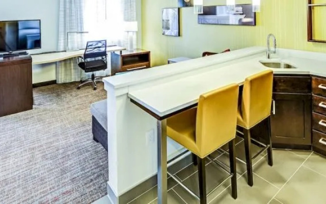 Residence Inn by Marriott Akron South / Green