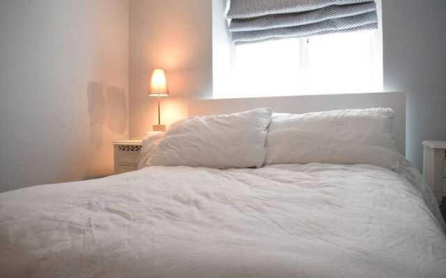 2 Bedroom Islington Apartment With Terrace Sleeps 4