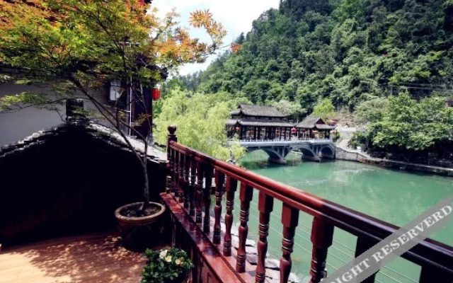 Yanyuting River View Inn