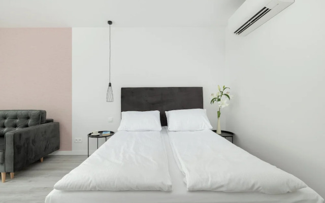 Studio With Swimming Pool by Renters